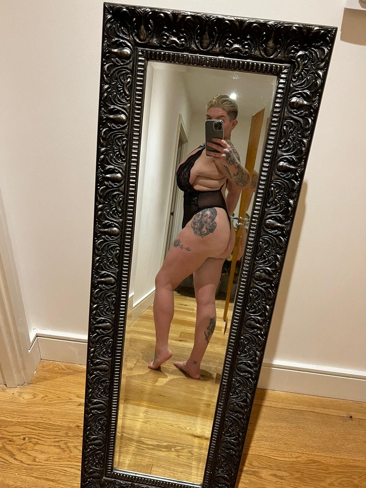 https://cdn.adultwork.com/gallery/G12/9017960.jpg