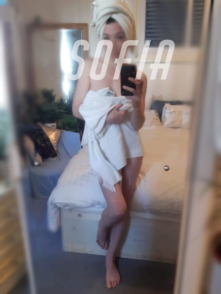 https://cdn.adultwork.com/gallery/G12/9022238.jpg