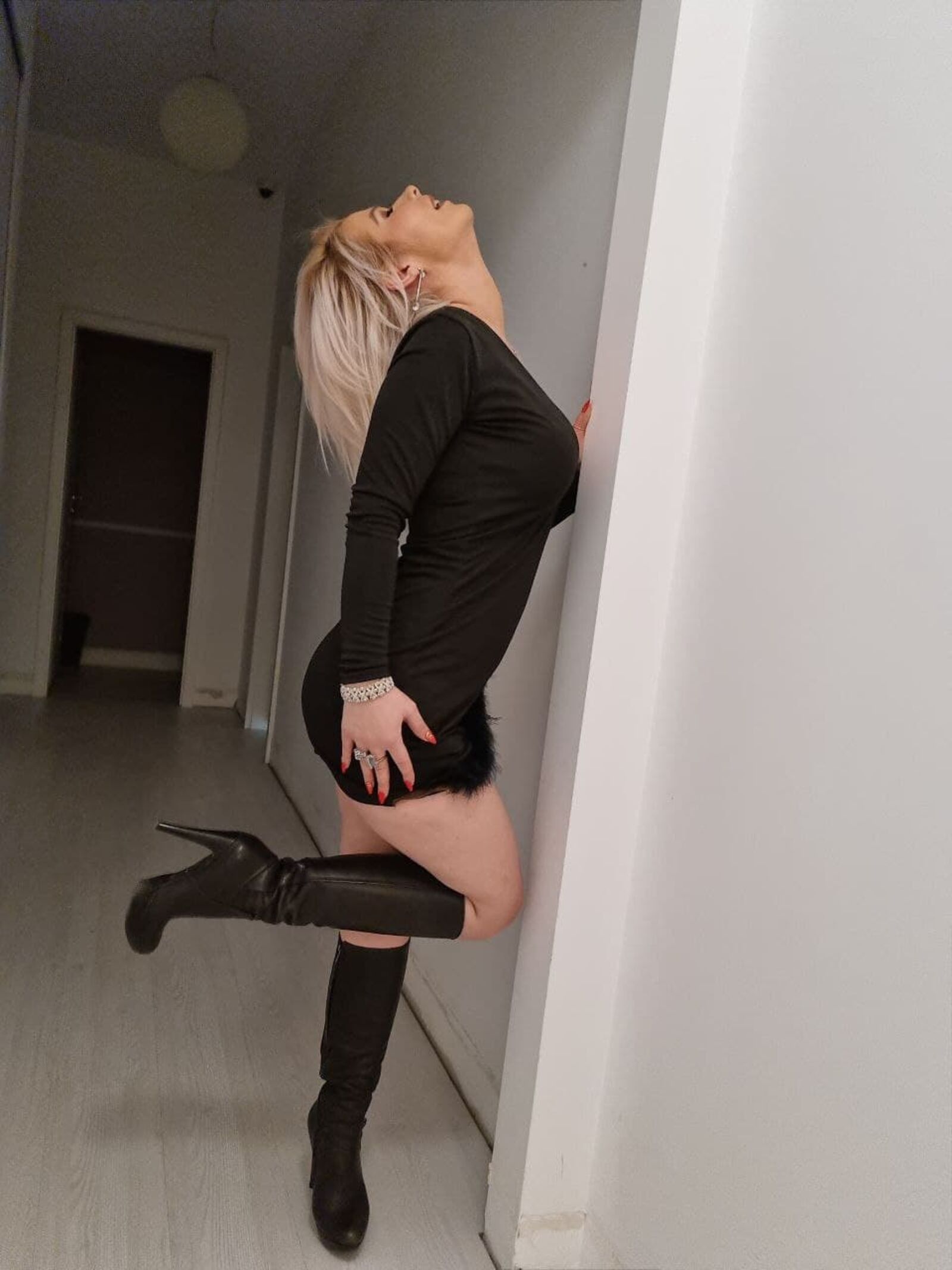 https://cdn.adultwork.com/gallery/G12/9040395.jpg