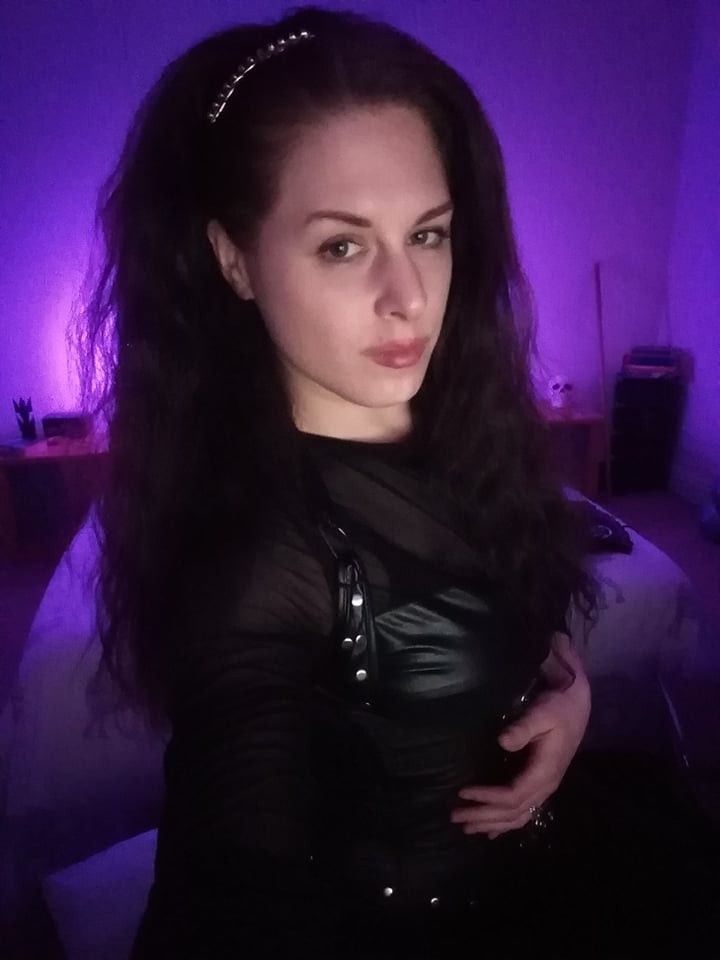 https://cdn.adultwork.com/gallery/G12/9055472.jpg