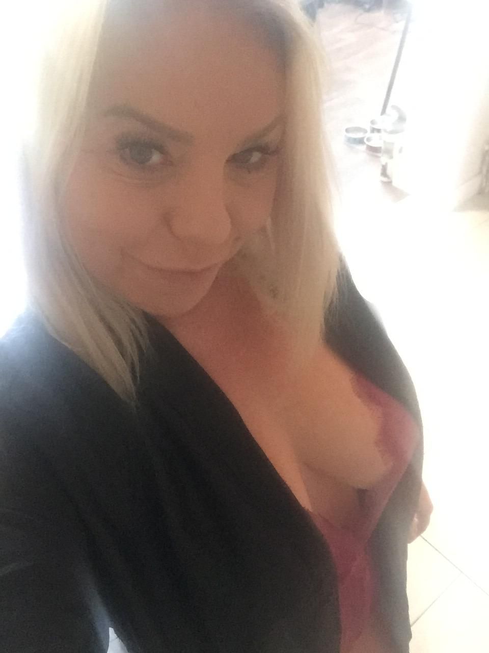 https://cdn.adultwork.com/gallery/G12/9057063.jpg