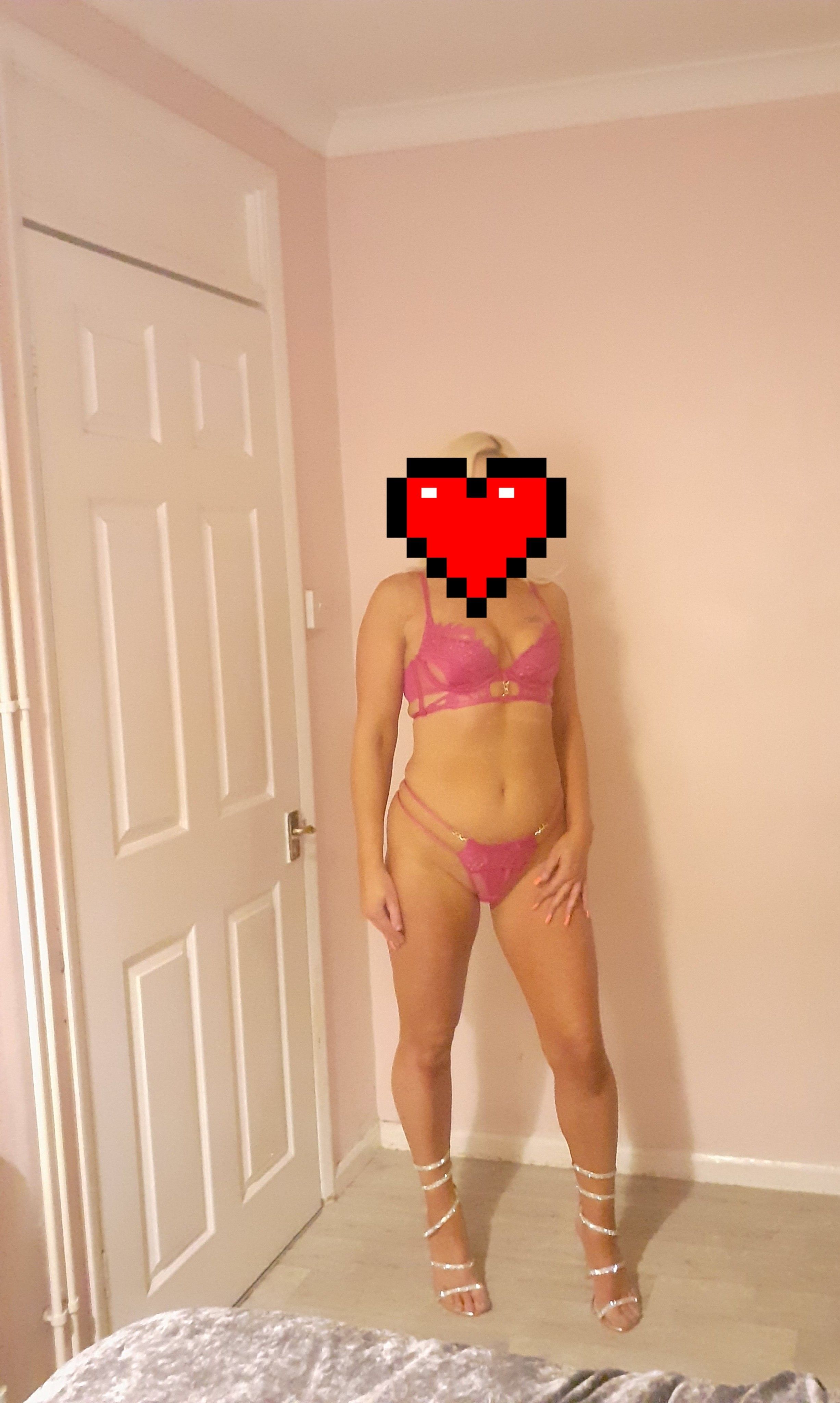 https://cdn.adultwork.com/gallery/G12/9059698.jpg