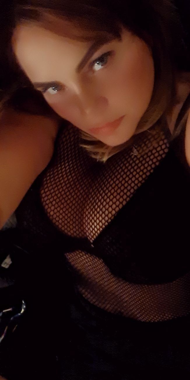 https://cdn.adultwork.com/gallery/G12/9063686.jpg