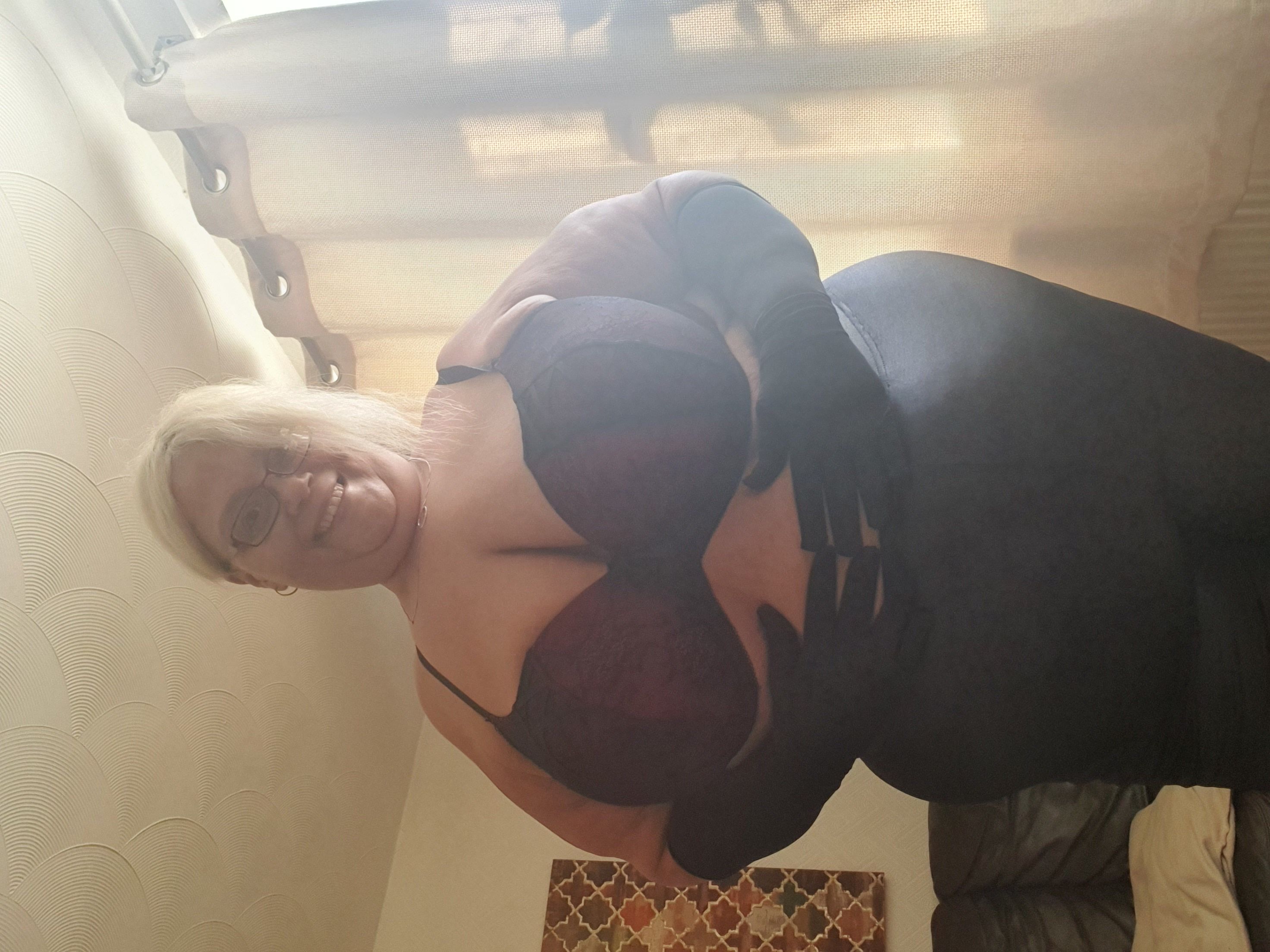 https://cdn.adultwork.com/gallery/G12/9064385.jpg