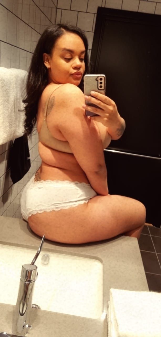 https://cdn.adultwork.com/gallery/G12/9064454.jpg