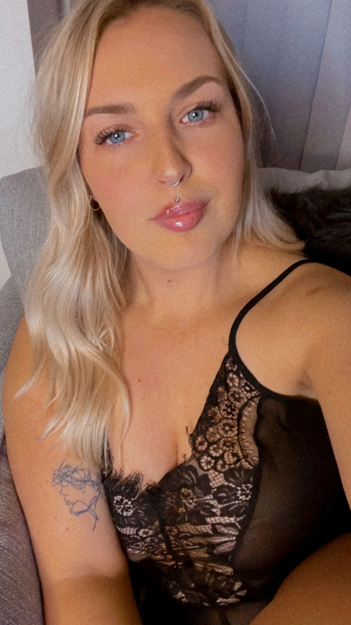 https://cdn.adultwork.com/gallery/G12/9068115.jpg