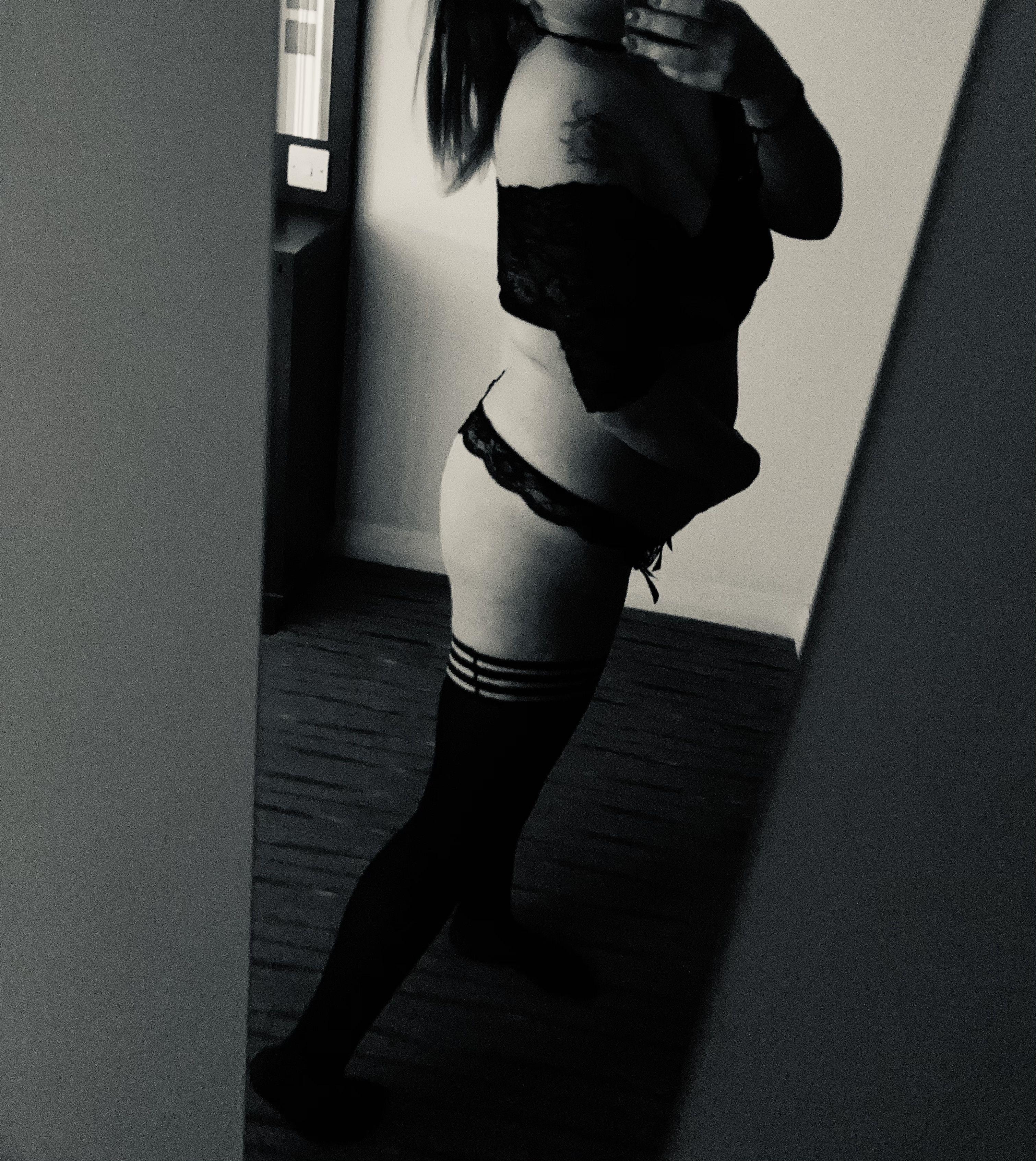 https://cdn.adultwork.com/gallery/G12/9068204.jpg