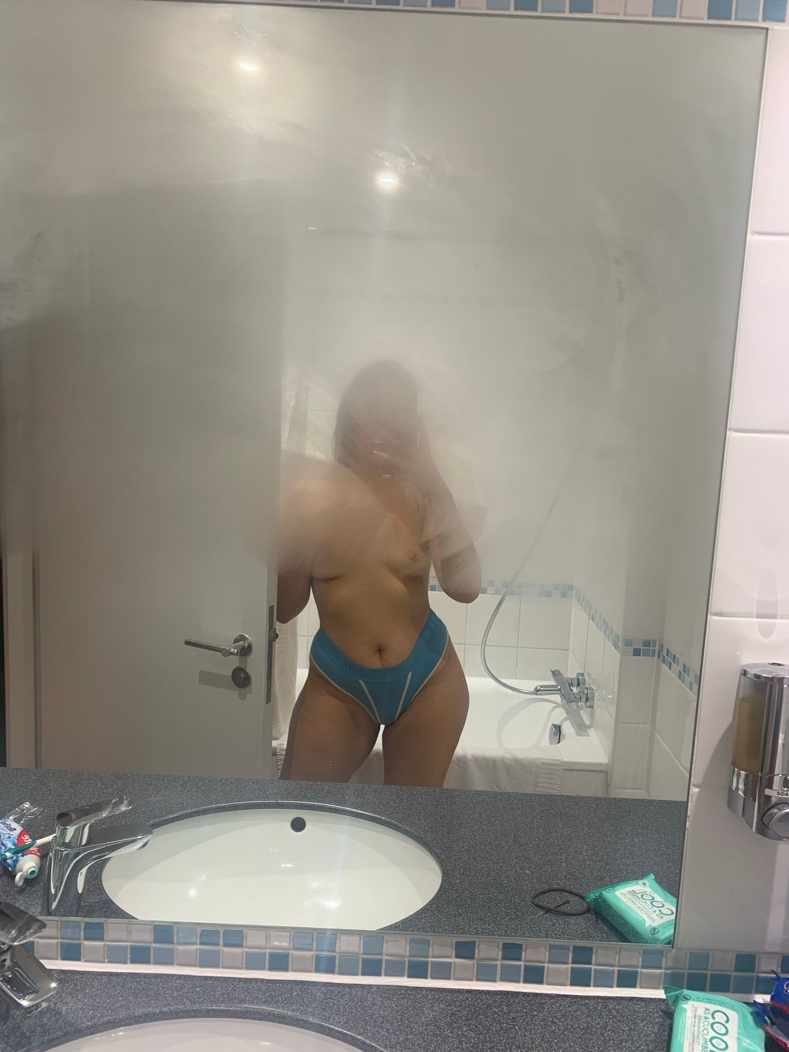 https://cdn.adultwork.com/gallery/G12/9069205.jpg