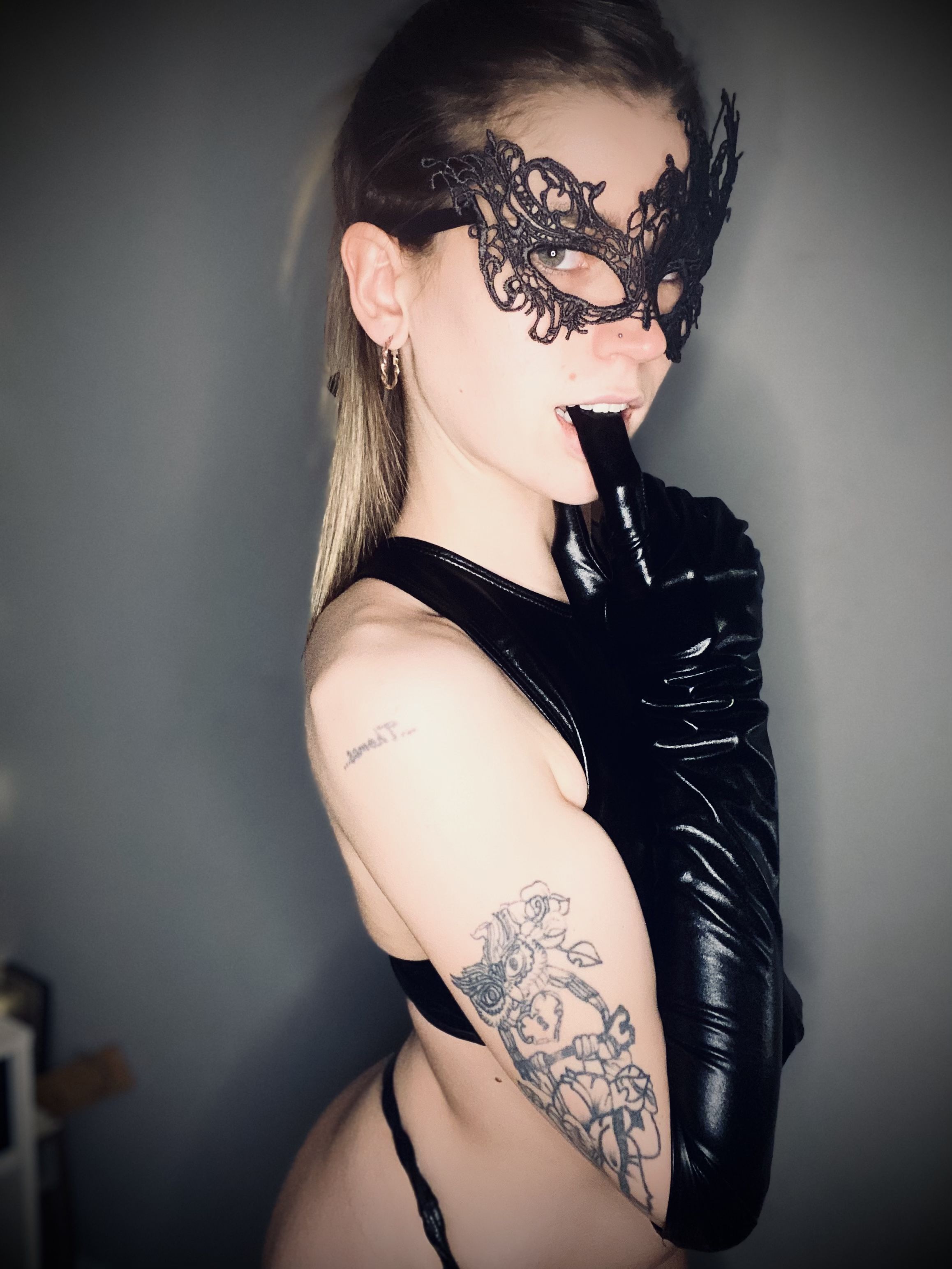 https://cdn.adultwork.com/gallery/G12/9069500.jpg