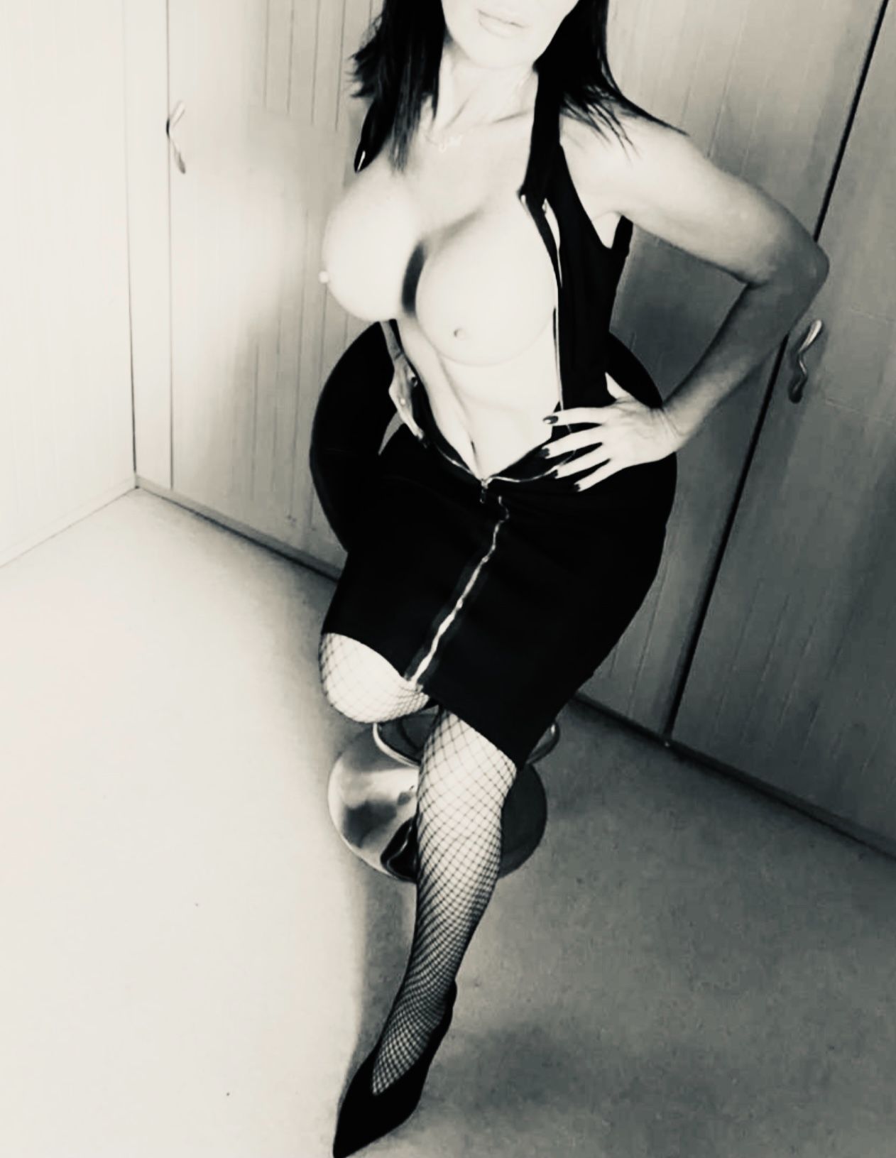 https://cdn.adultwork.com/gallery/G12/9069866.jpg