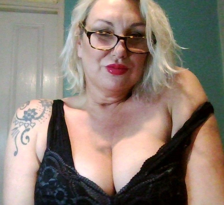 https://cdn.adultwork.com/gallery/G12/9069891.jpg