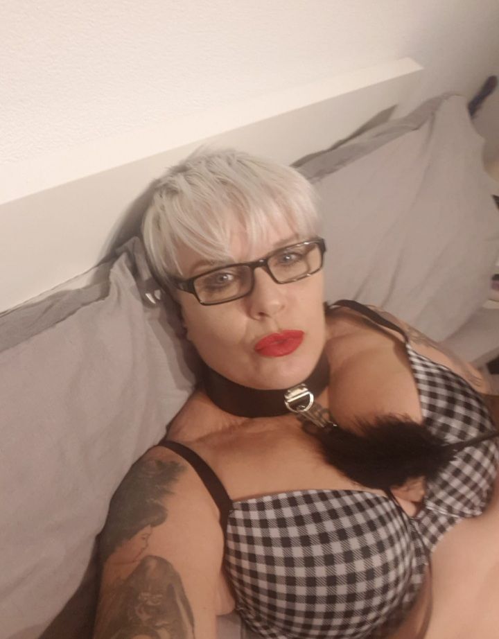 https://cdn.adultwork.com/gallery/G12/9071964.jpg