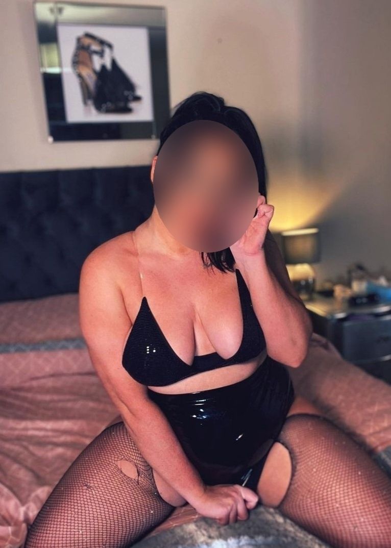 https://cdn.adultwork.com/gallery/G12/9083099.jpg