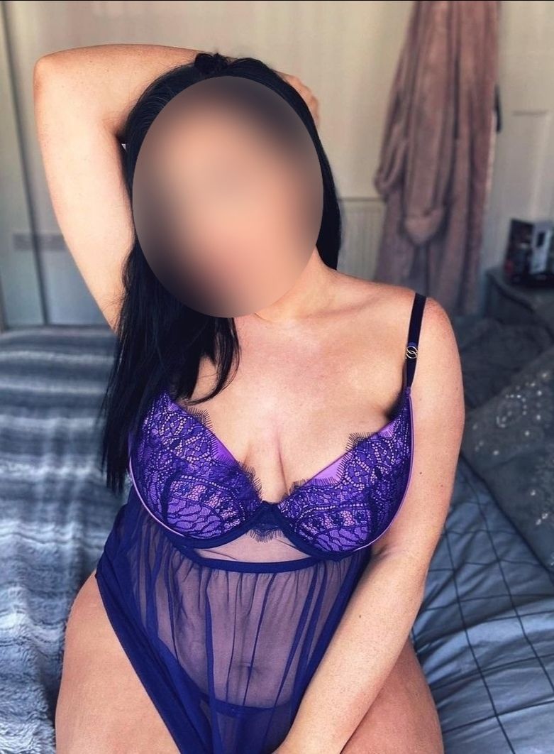 https://cdn.adultwork.com/gallery/G12/9083311.jpg