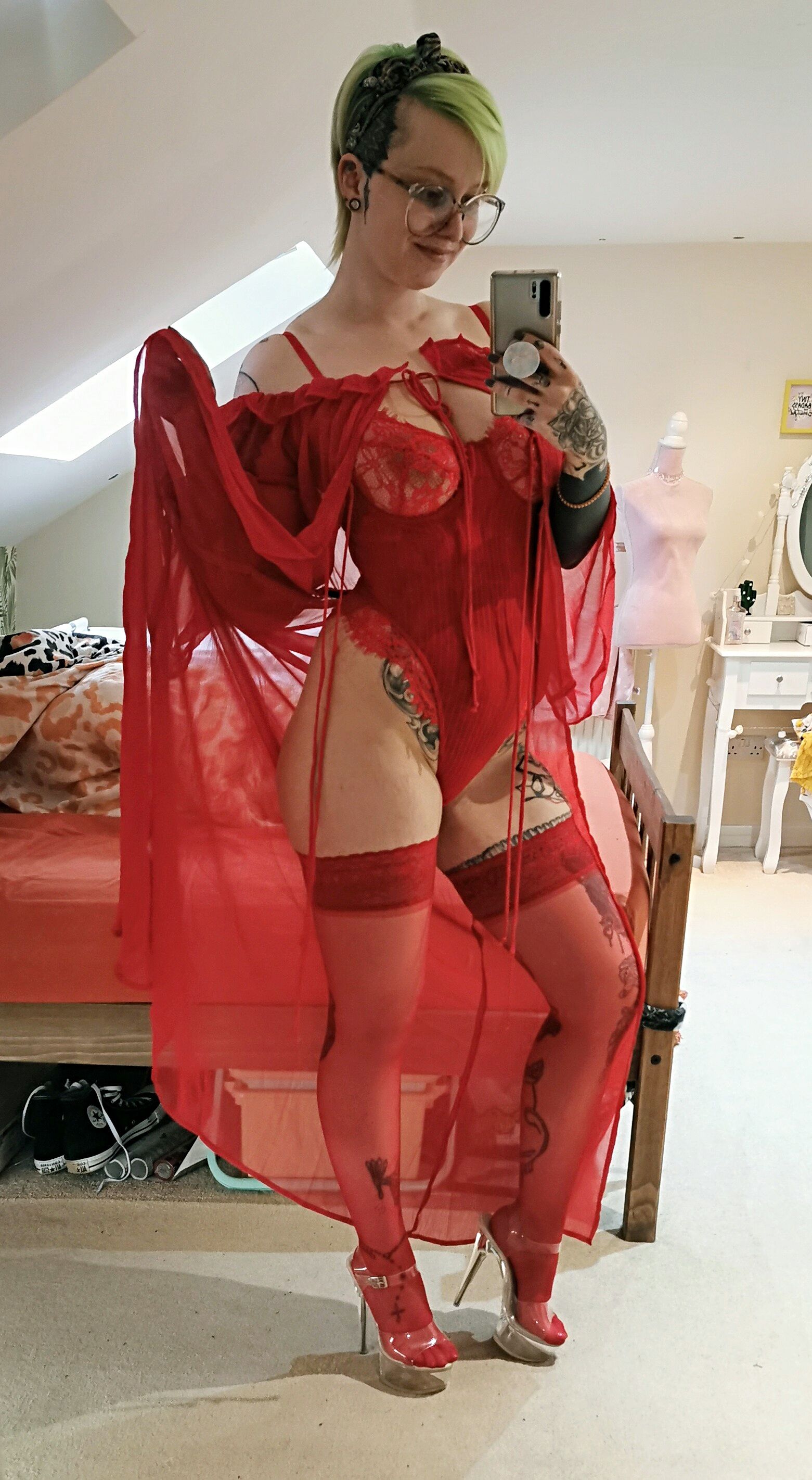 https://cdn.adultwork.com/gallery/G12/9085162.jpg