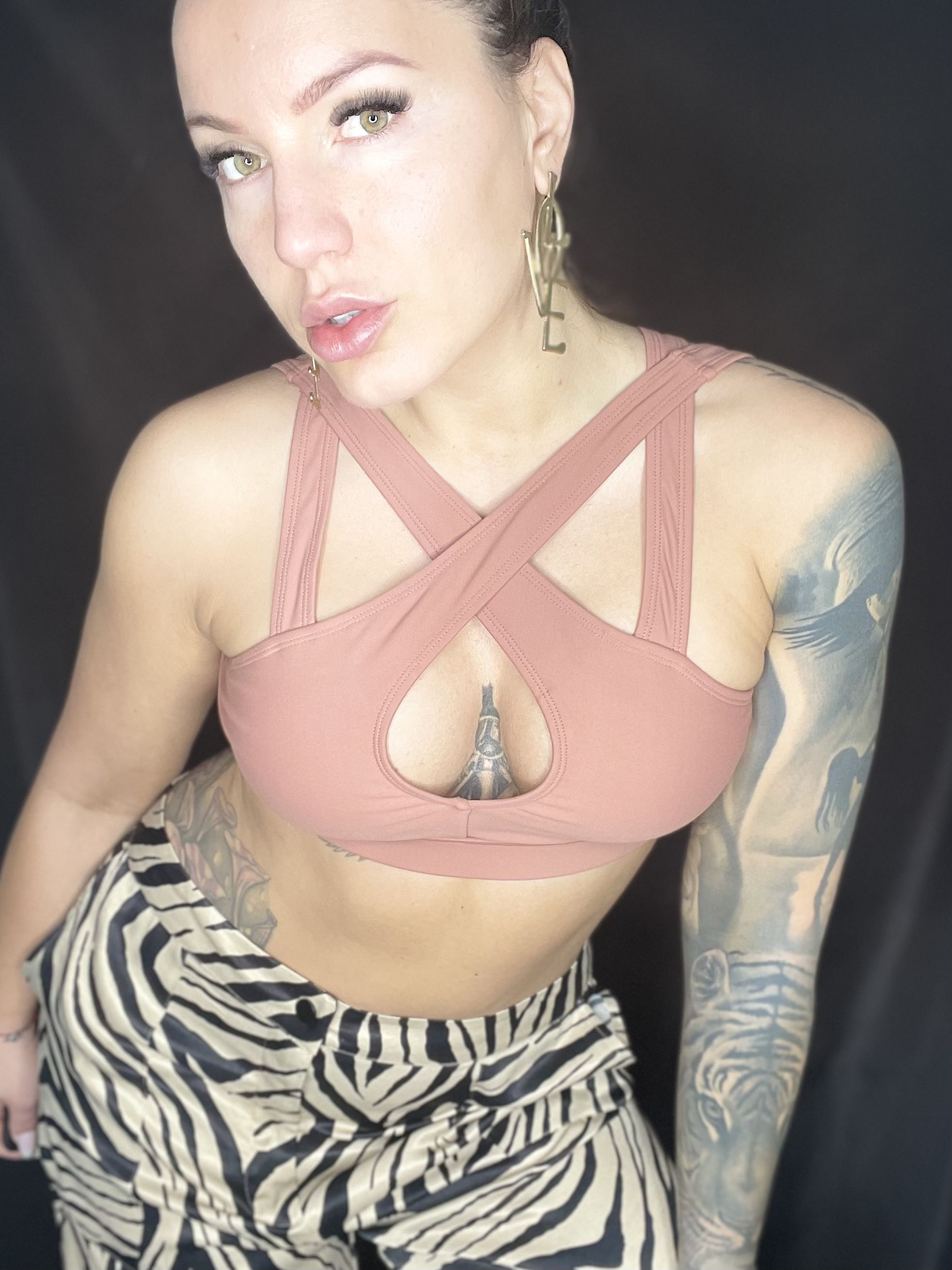 https://cdn.adultwork.com/gallery/G12/9091112.jpg