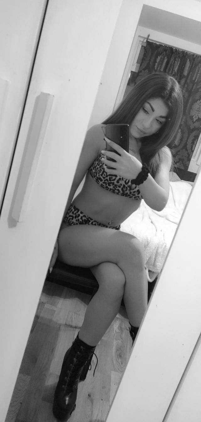 https://cdn.adultwork.com/gallery/G12/9097560.jpg