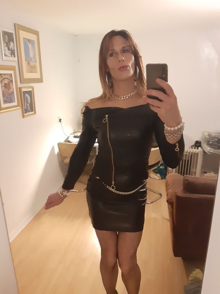 https://cdn.adultwork.com/gallery/G12/9103721.jpg