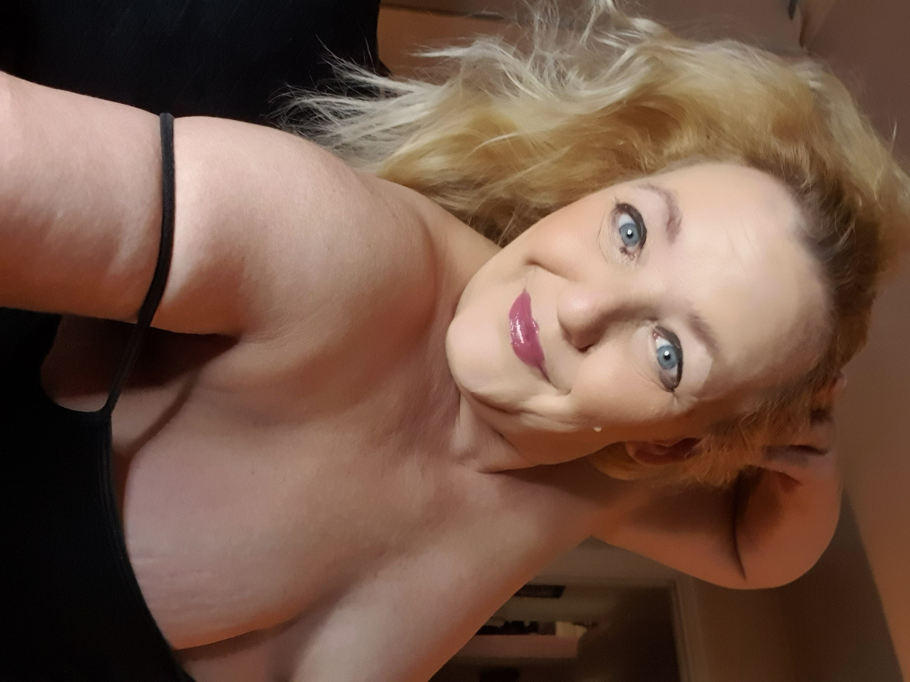 https://cdn.adultwork.com/gallery/G12/9110909.jpg