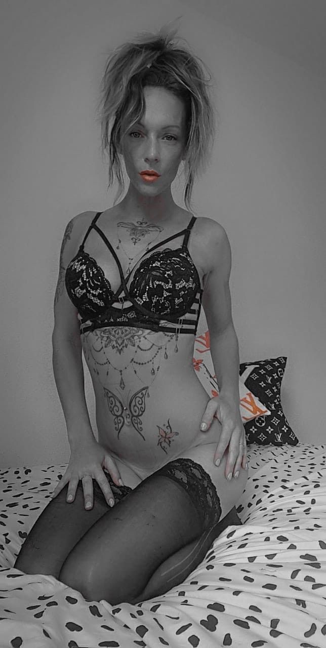 https://cdn.adultwork.com/gallery/G12/9119484.jpg