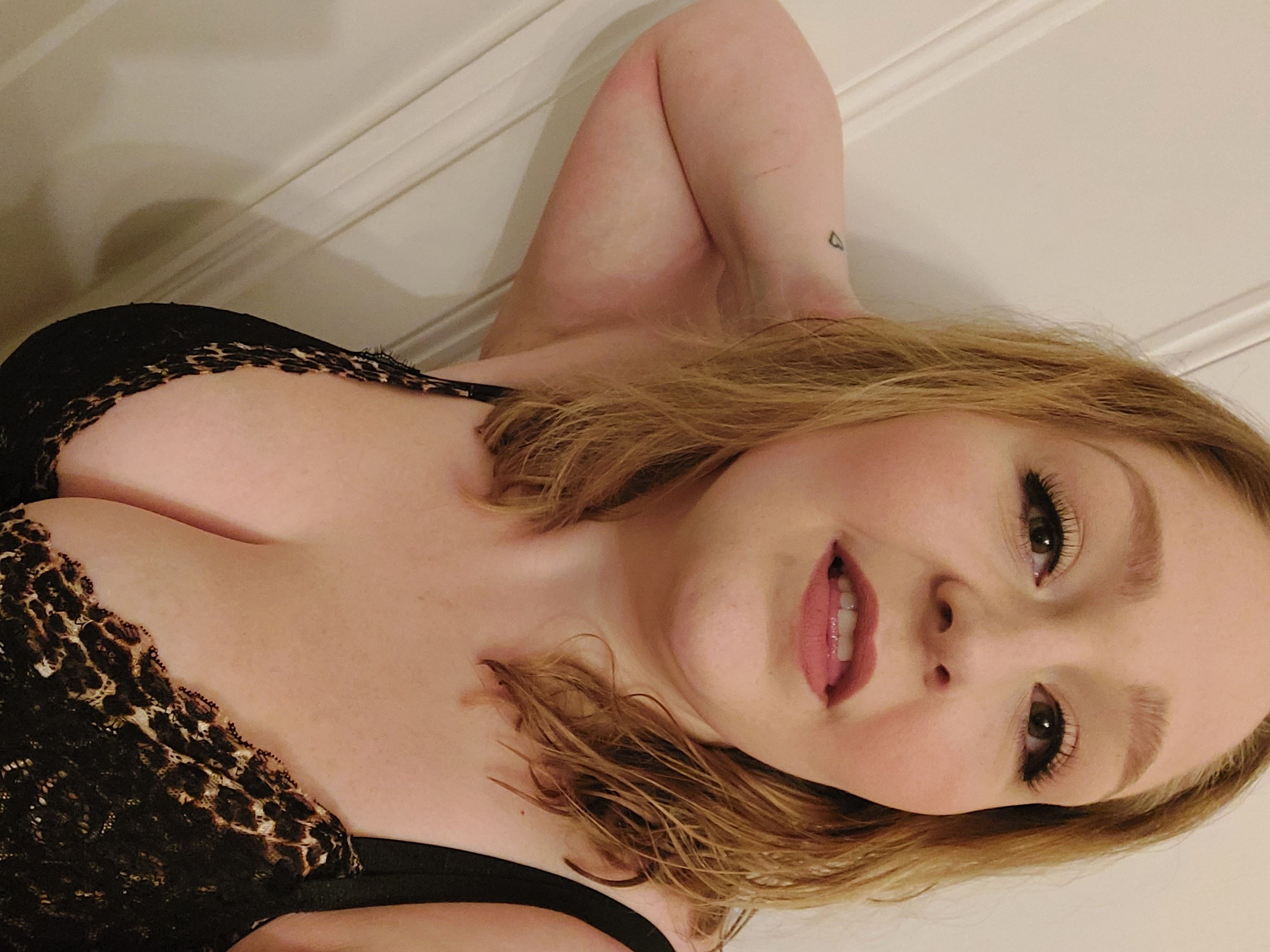 https://cdn.adultwork.com/gallery/G12/9128174.jpg