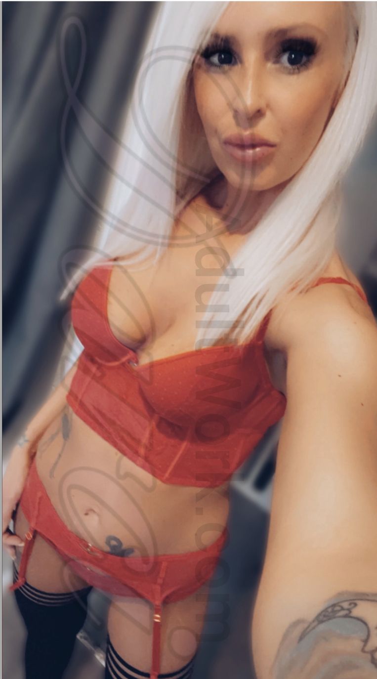 https://cdn.adultwork.com/gallery/G13/9151470.jpg