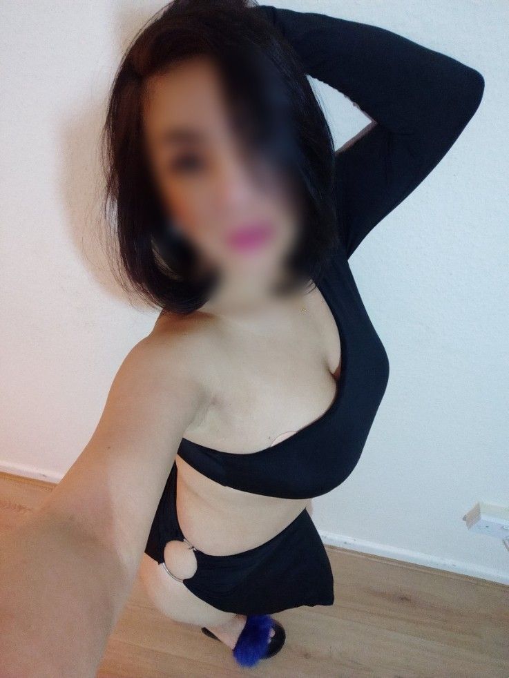 https://cdn.adultwork.com/gallery/G13/9161130.jpg