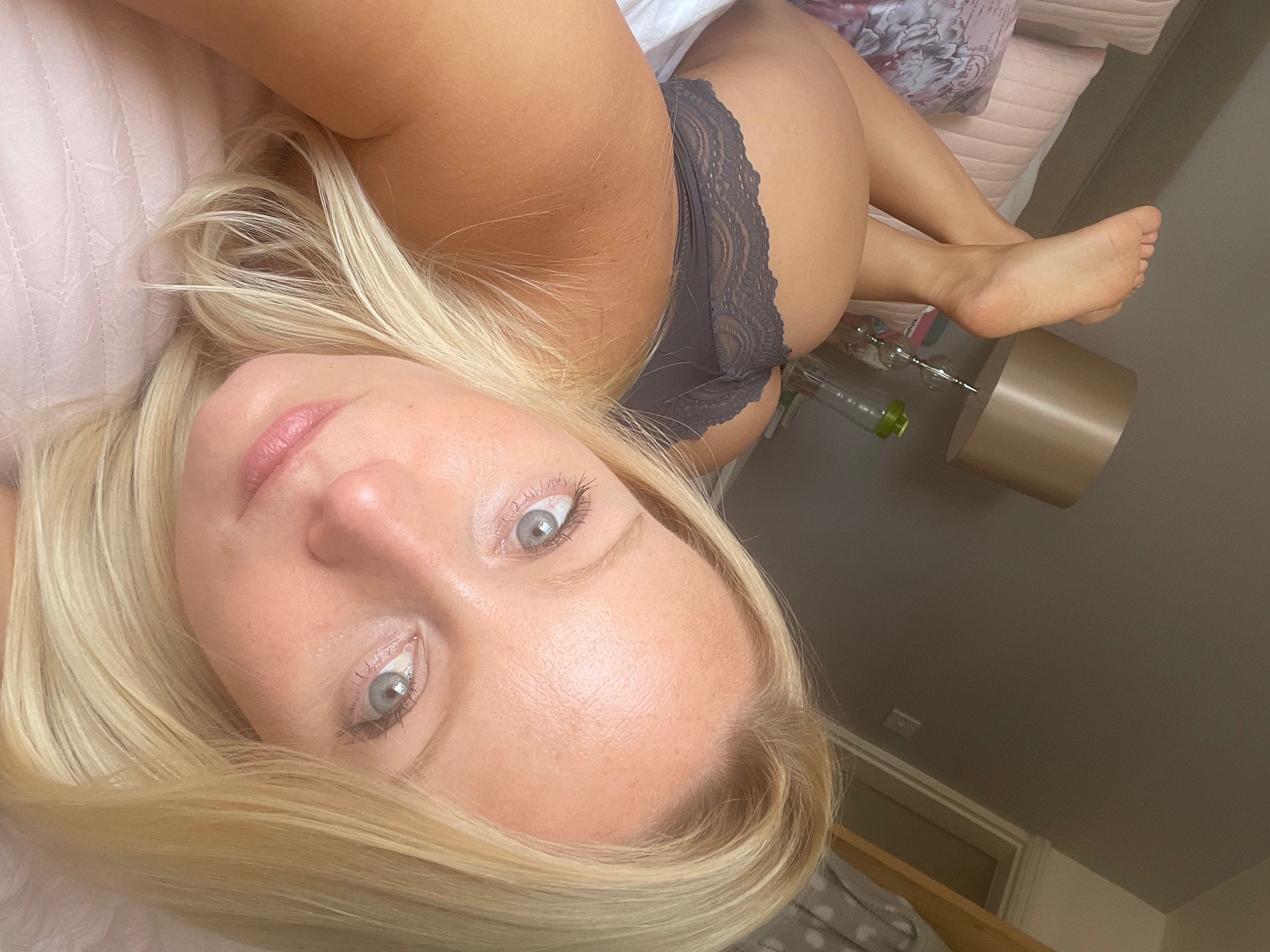 https://cdn.adultwork.com/gallery/G13/9421487.jpg