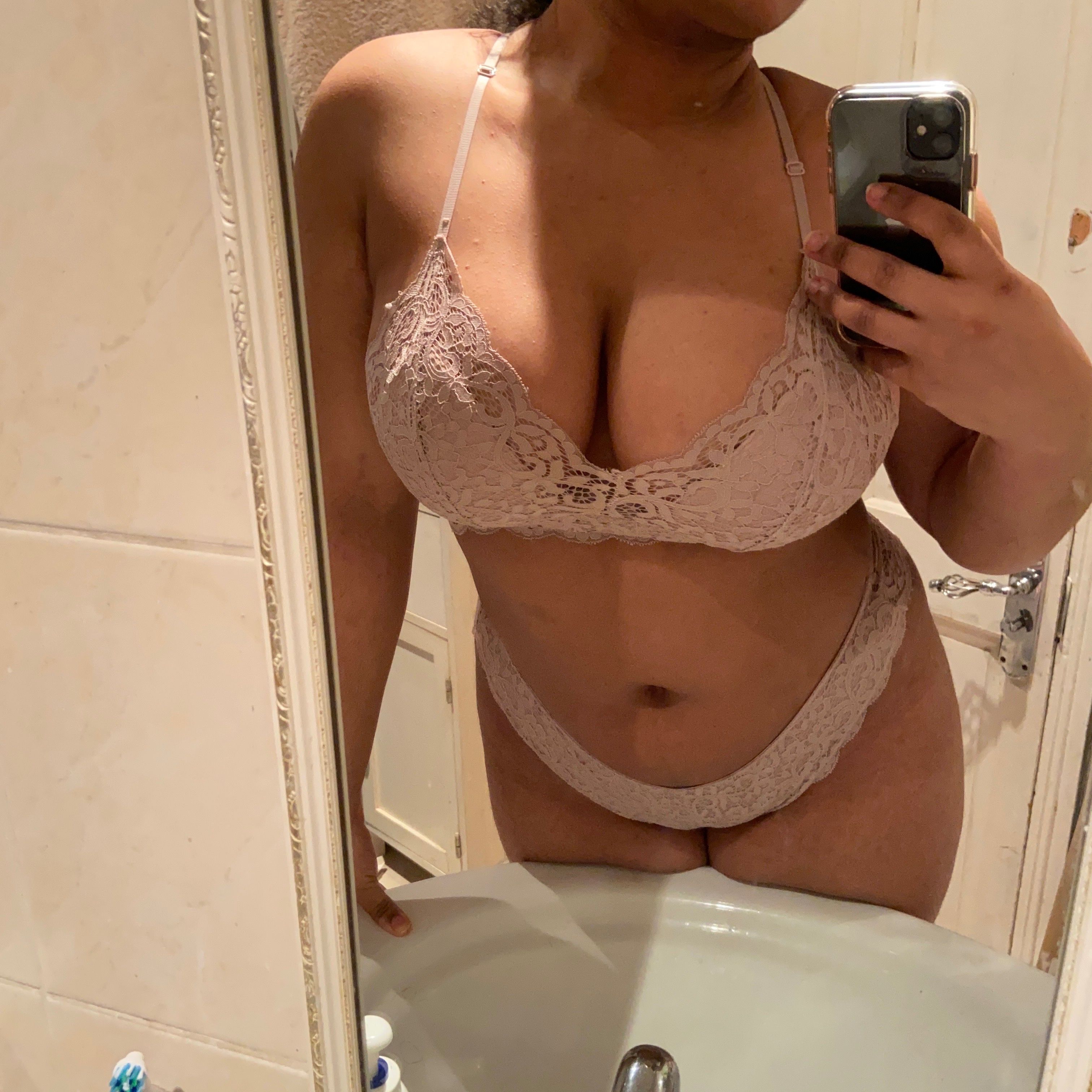 https://cdn.adultwork.com/gallery/G13/9421835.jpg