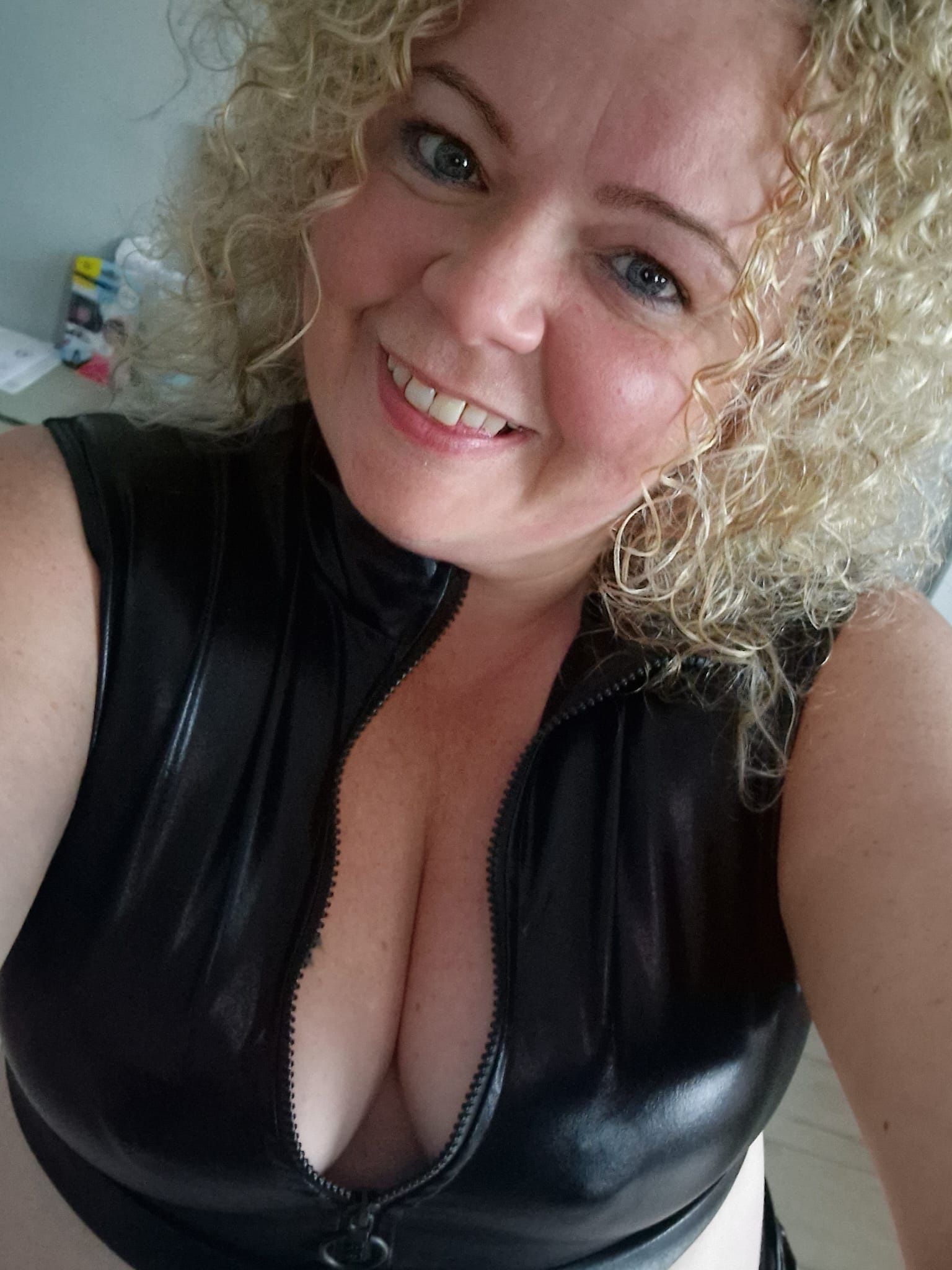 https://cdn.adultwork.com/gallery/G13/9749006.jpg