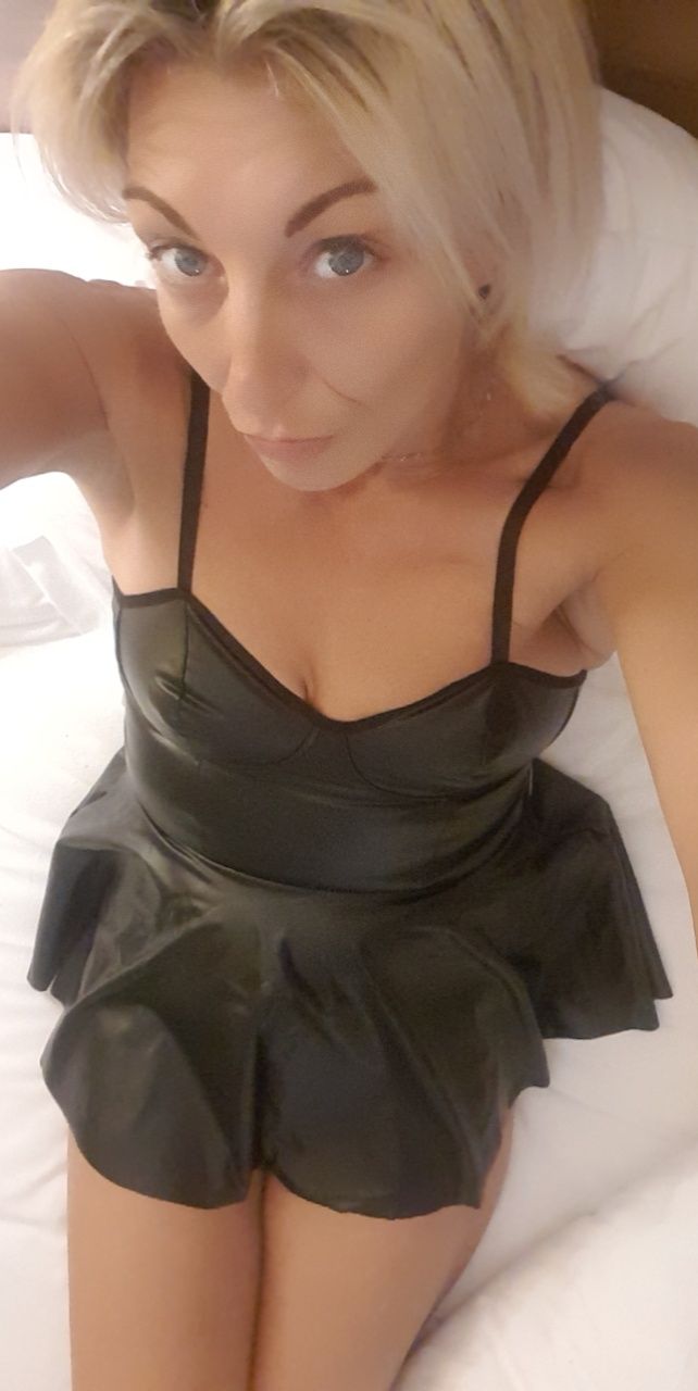 https://cdn.adultwork.com/gallery/G13/9761379.jpg