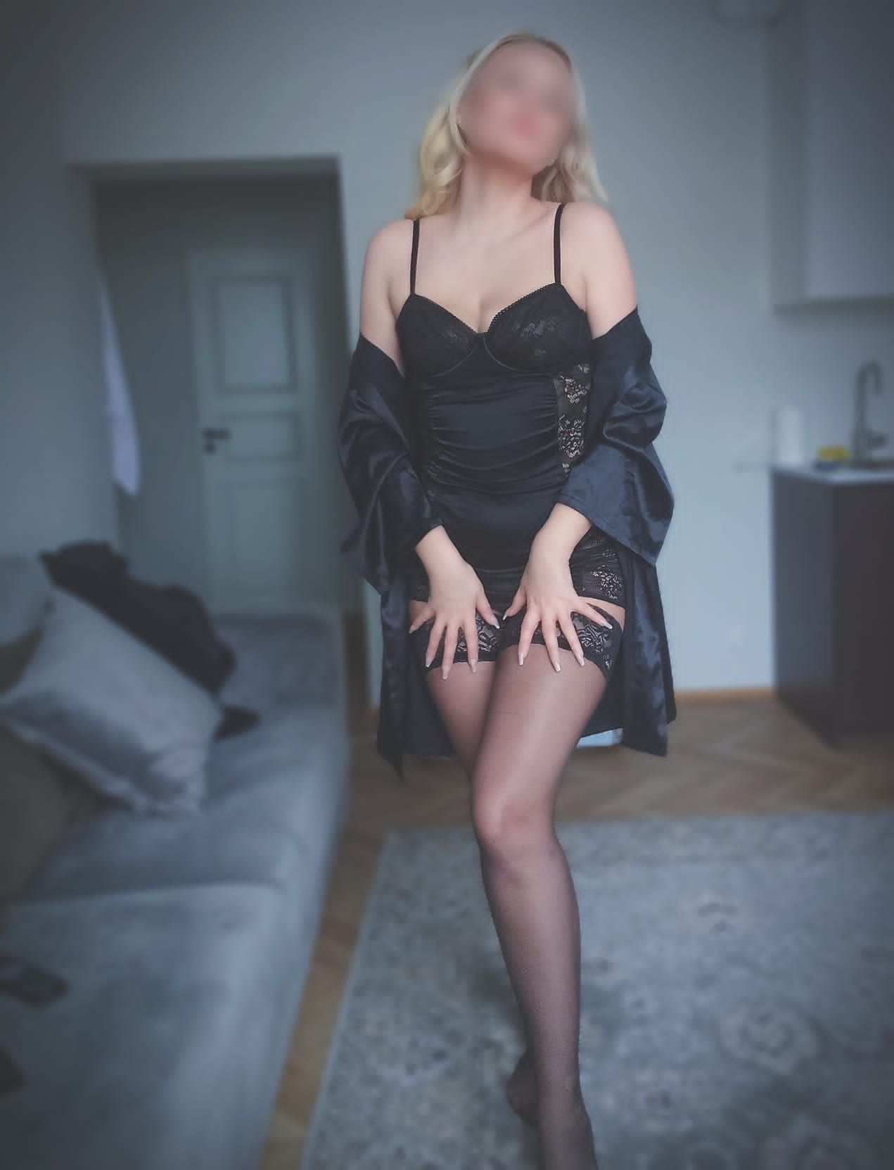 https://cdn.adultwork.com/gallery/G13/9773204.jpg