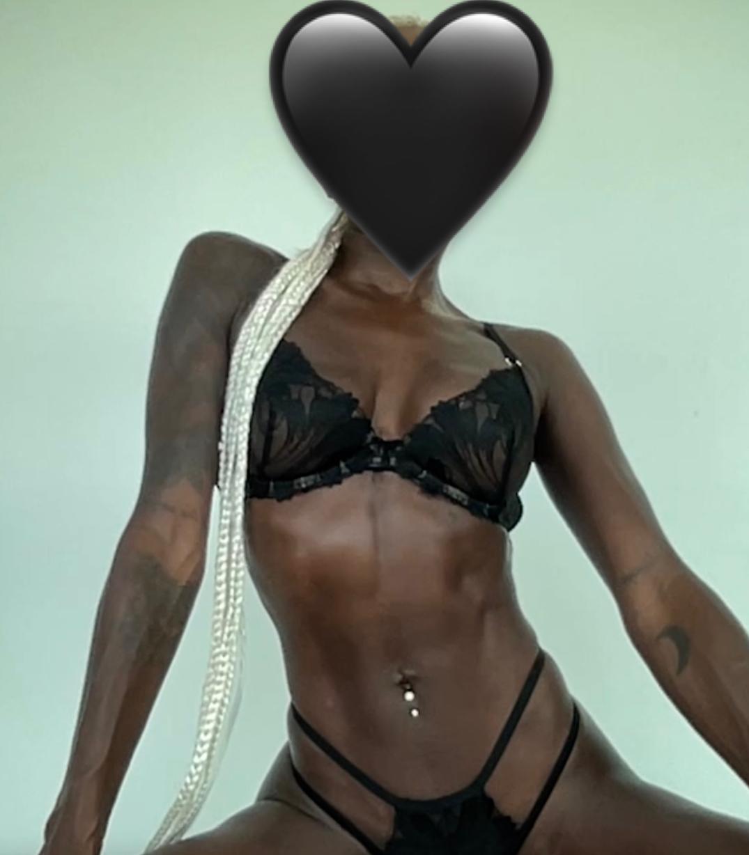 https://cdn.adultwork.com/gallery/G14/10364099.jpg