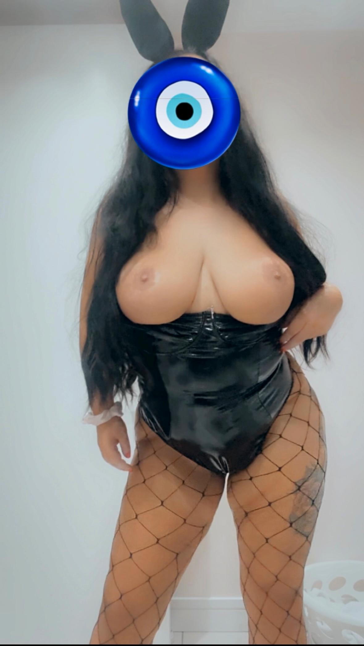 https://cdn.adultwork.com/gallery/G14/10450649.jpg