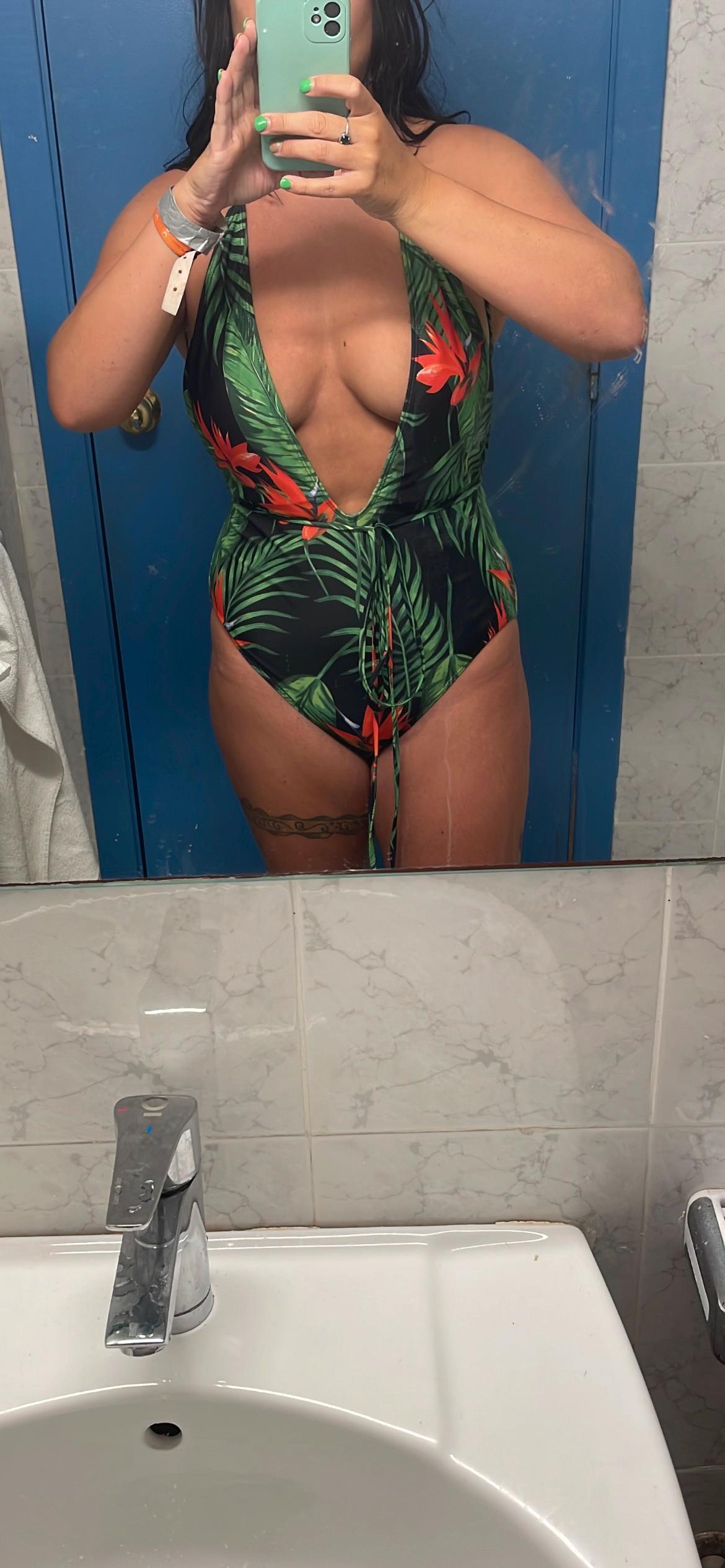 https://cdn.adultwork.com/gallery/G14/10470525.jpg