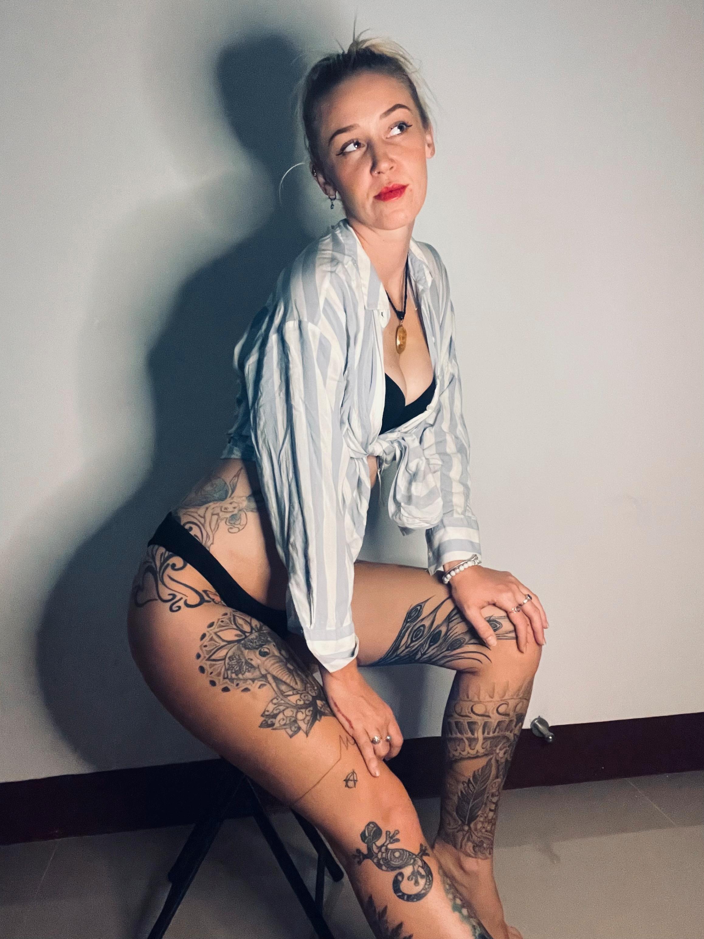 https://cdn.adultwork.com/gallery/G14/10470946.jpg