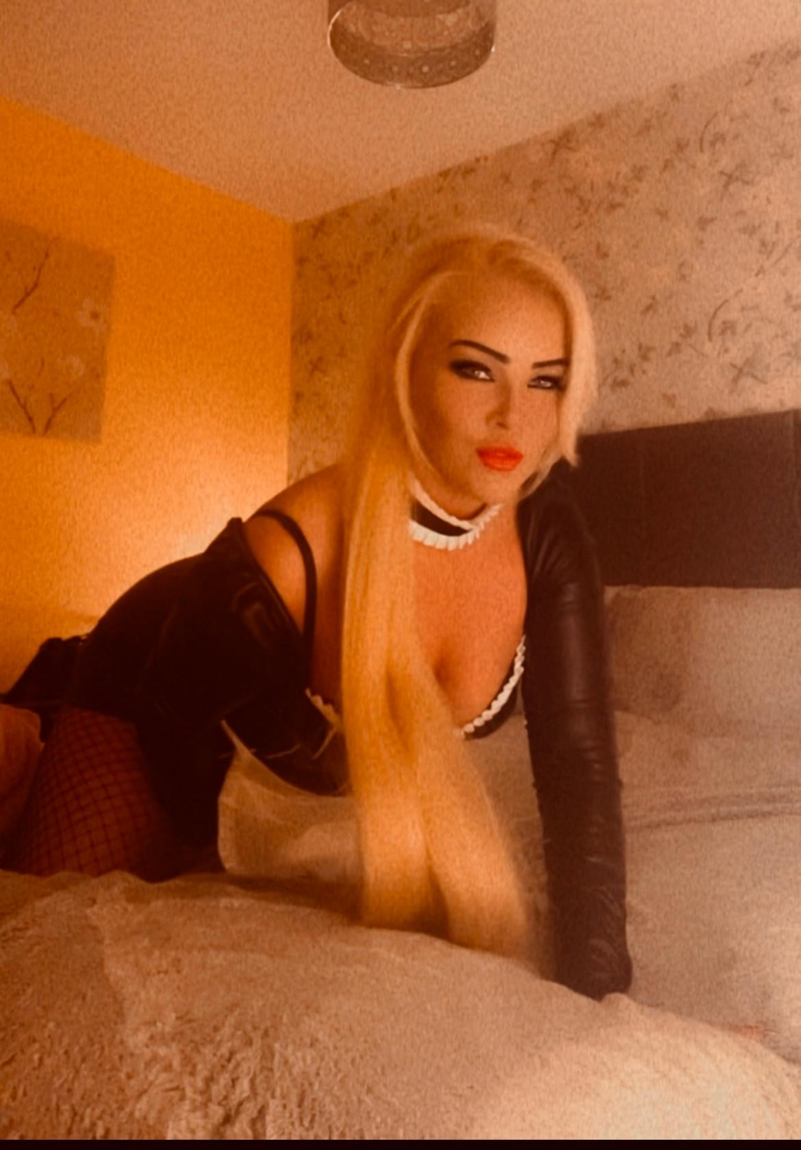 https://cdn.adultwork.com/gallery/G14/10483724.jpg