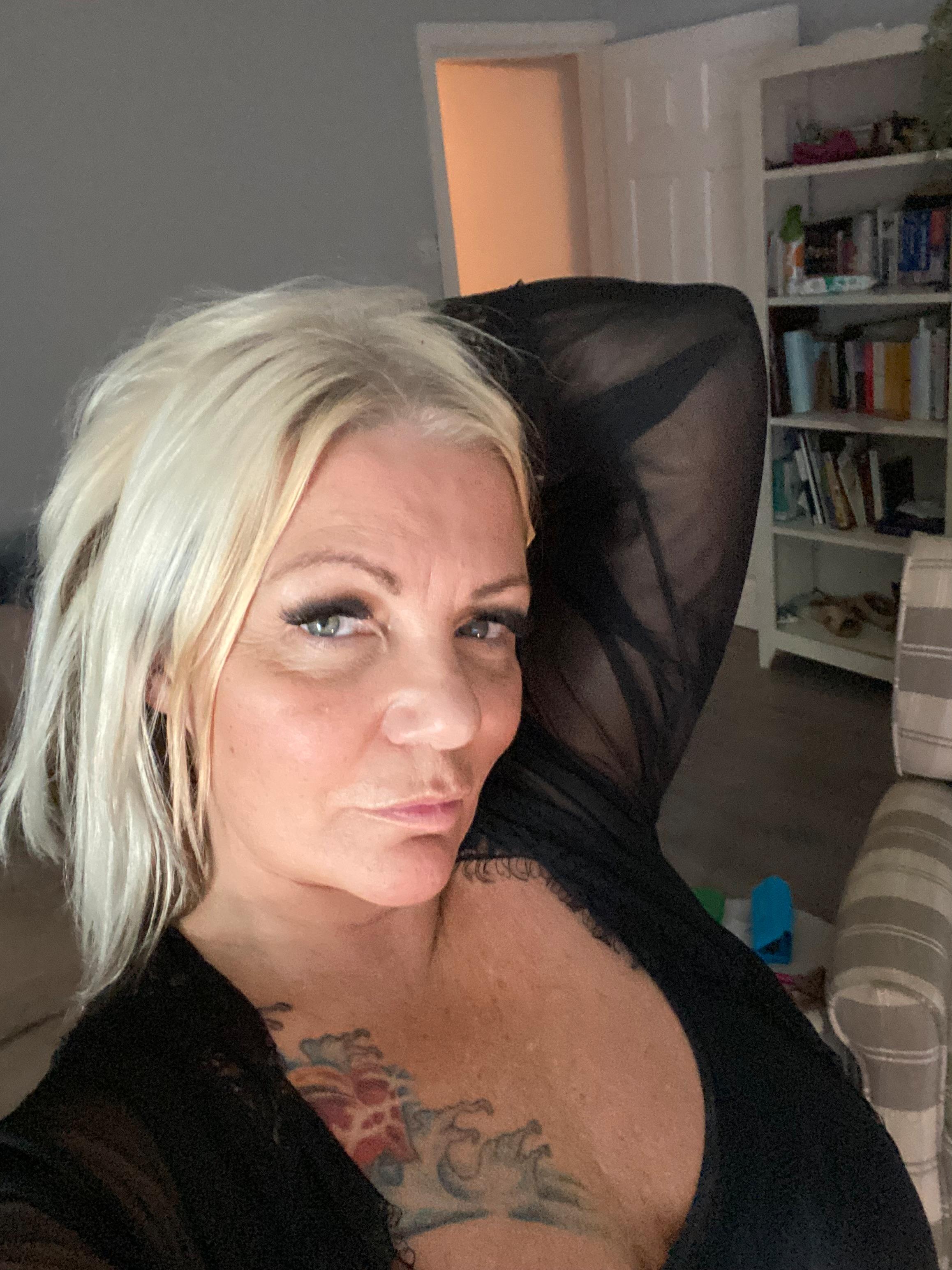 https://cdn.adultwork.com/gallery/G14/10483988.jpg