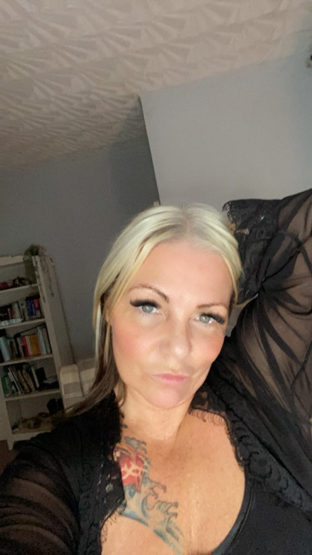 https://cdn.adultwork.com/gallery/G14/10483990.jpg