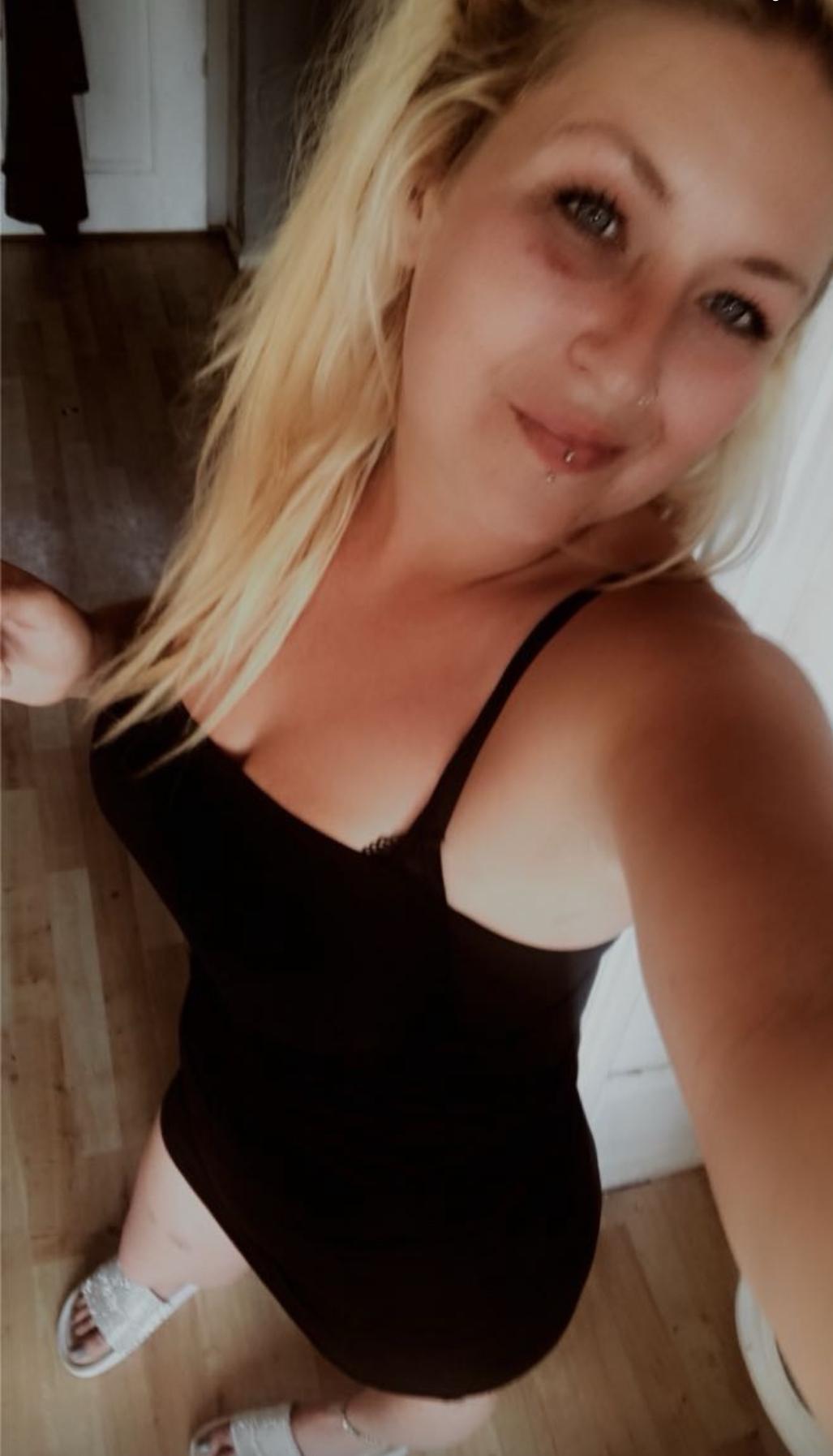 https://cdn.adultwork.com/gallery/G14/10487183.jpg