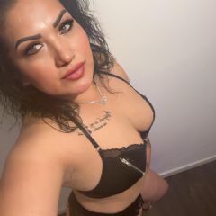 Sexy Karla Latina escort